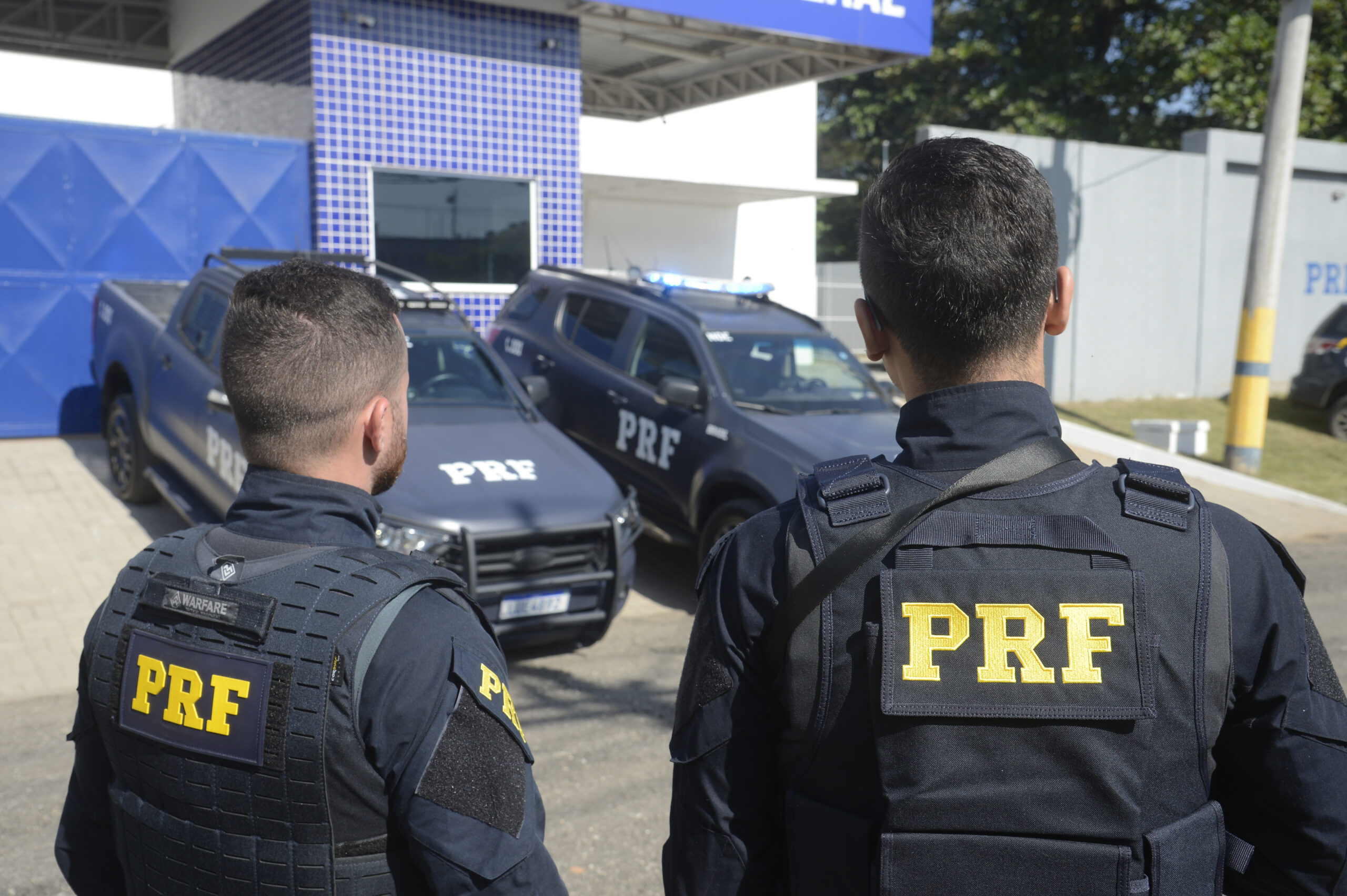 Policiais rodoviários federais em atuação