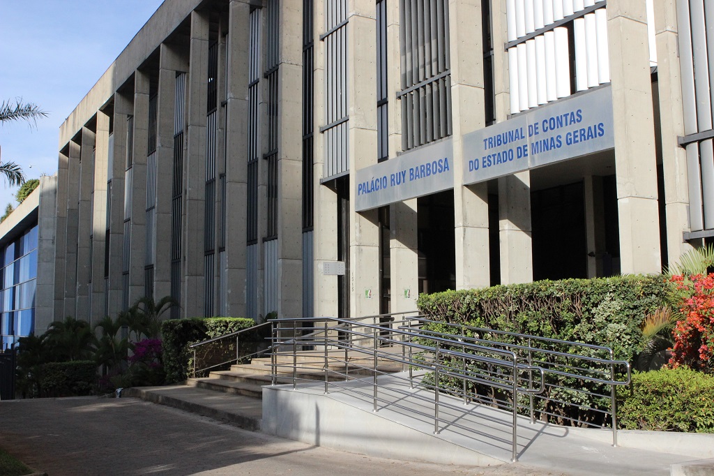 Fachada do Tribunal de Contas de Minas Gerais onde a ACTrans conquistou vitória importante.